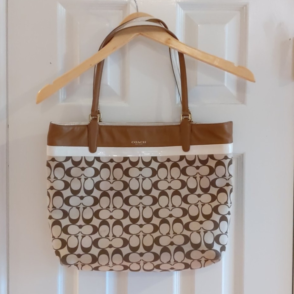 Coach carryall signature tote